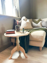 Load image into Gallery viewer, Soft Pine Lamp Table
