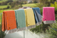 Load image into Gallery viewer, Pure Wool Boa Throw /Blanket