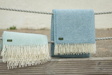 Load image into Gallery viewer, Pure Wool Beehive Blanket /Throw