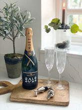 Load image into Gallery viewer, Silver Bottle/Wine Stopper – Apple or Pear