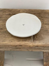 Load image into Gallery viewer, Side /Cake plates (set of 2)