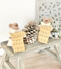 Load image into Gallery viewer, Felt Wool Christmas Singing Mouse Decoration - Standing
