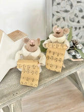Load image into Gallery viewer, Felt Wool Christmas Singing Mouse Decoration - Standing
